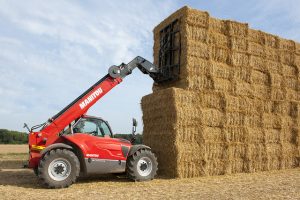 Bale clamp moving hay